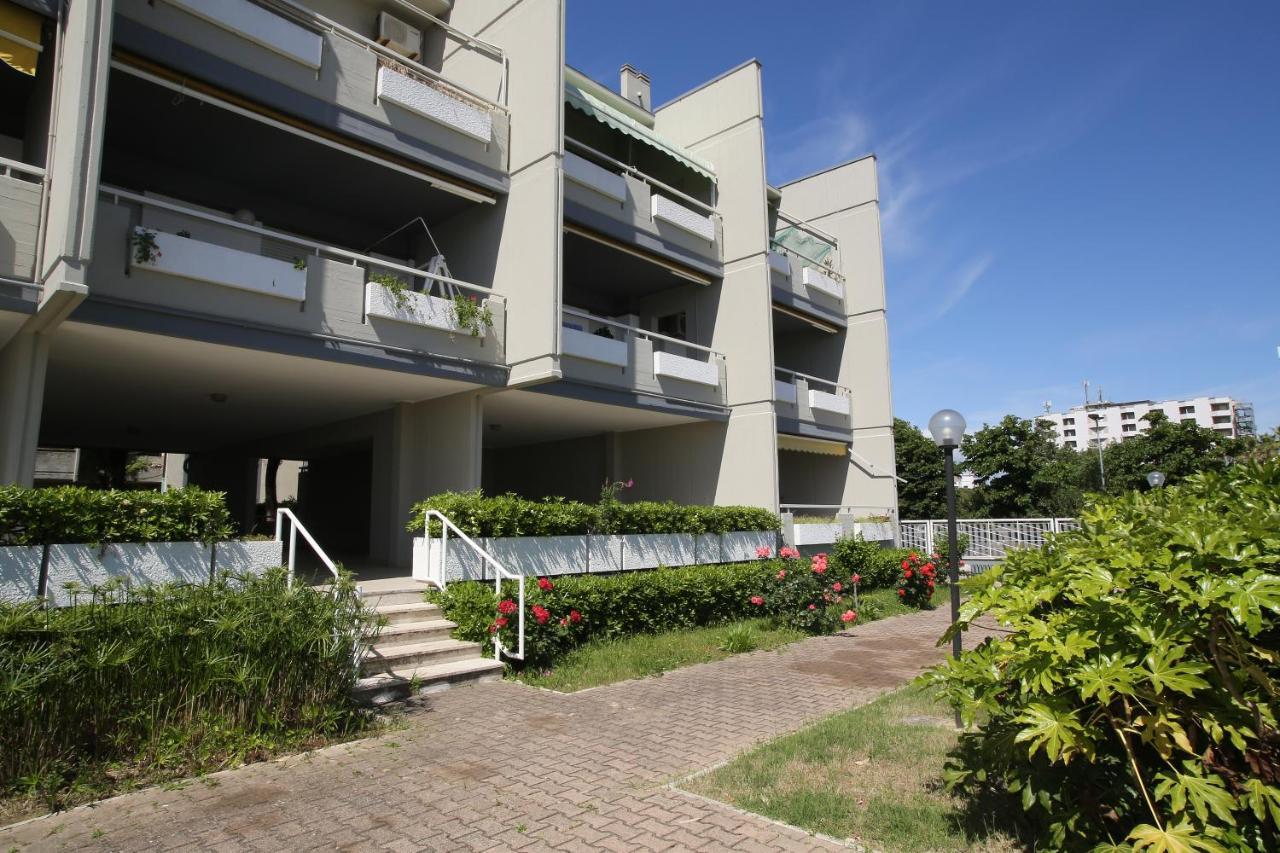 Residence Le Palme Монтесильвано Экстерьер фото