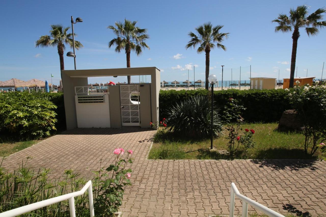 Residence Le Palme Монтесильвано Экстерьер фото